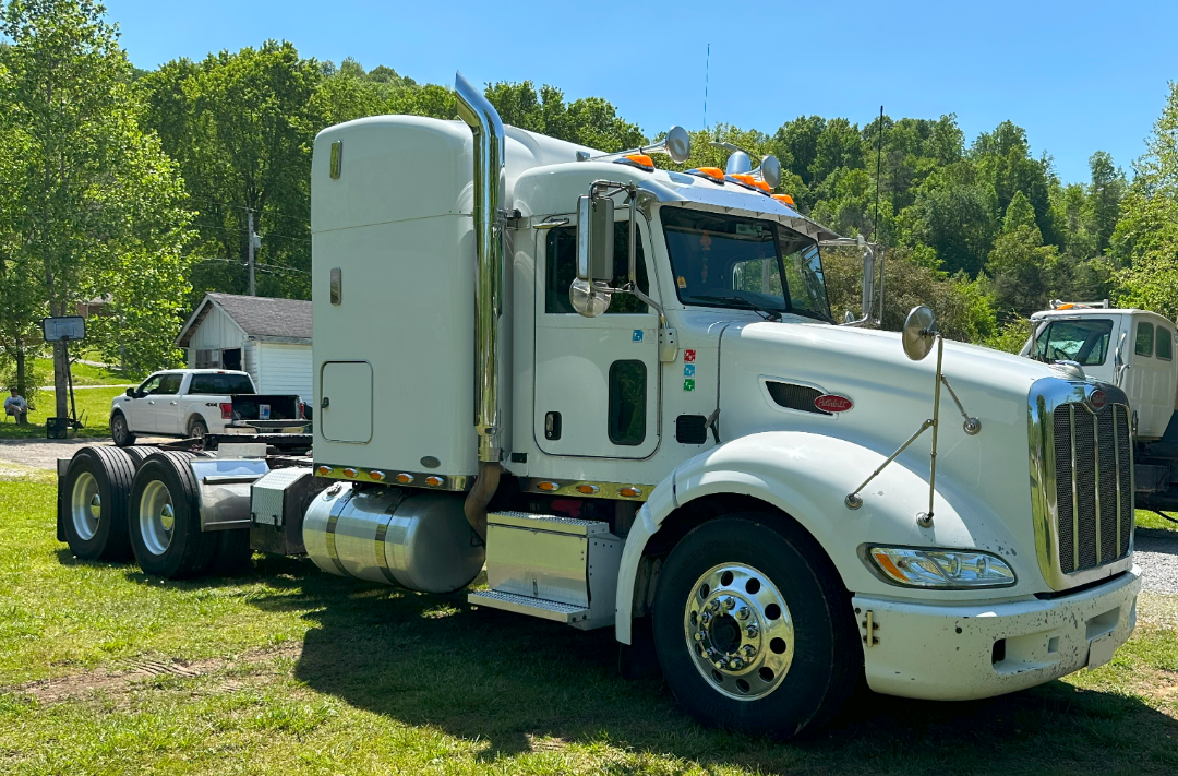 2009 PETERBILT 386 - Image 7